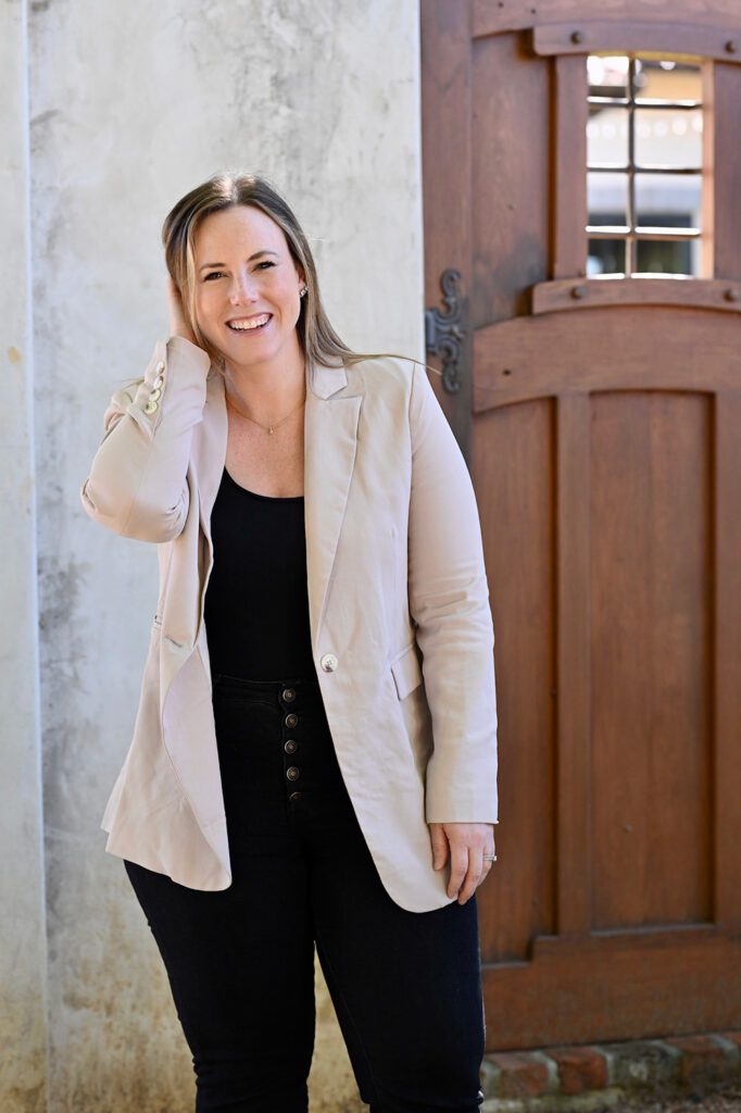 Headshot of Ashley Darnall, email marketing expert for therapists.