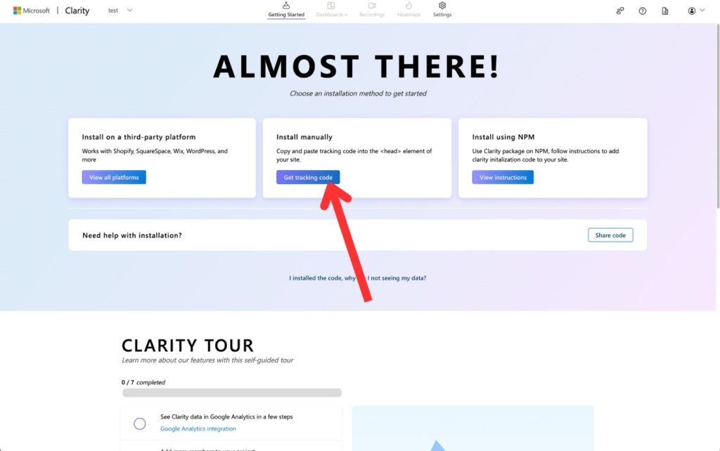 A software installation for a free heatmap tool that offers three setup options. A red arrow highlights the "Get tracking code" button under "Install manually."